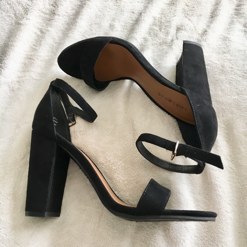 BLACK SANDAL BLOCK HEELS